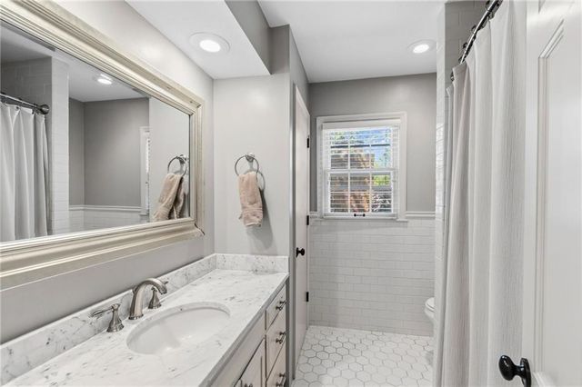 8740 Ensley Lane, Leawood, KS 66206