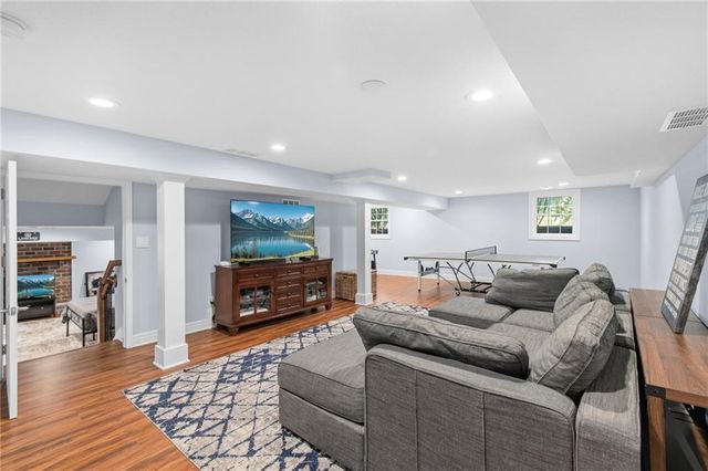 8740 Ensley Lane, Leawood, KS 66206