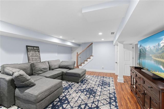 8740 Ensley Lane, Leawood, KS 66206