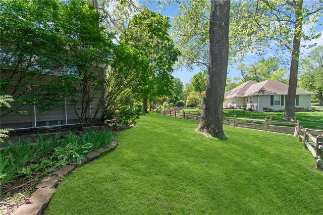 8740 Ensley Lane, Leawood, KS 66206