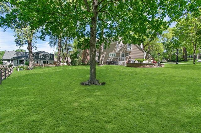 8740 Ensley Lane, Leawood, KS 66206