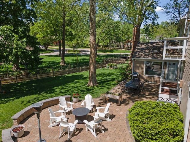 8740 Ensley Lane, Leawood, KS 66206