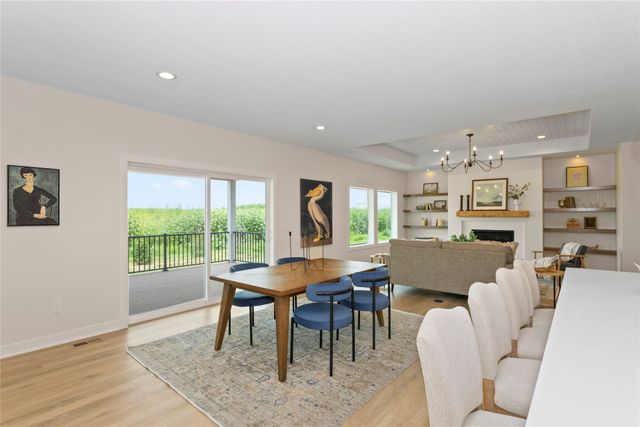 17425 Oakwood Drive, Urbandale, IA 50323