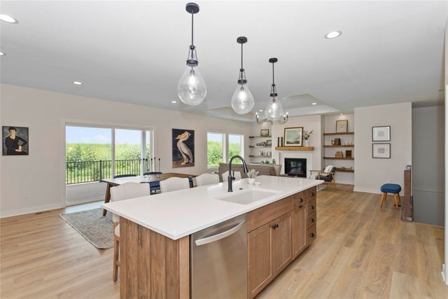 17425 Oakwood Drive, Urbandale, IA 50323