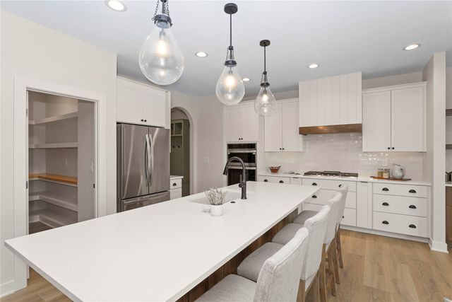 17425 Oakwood Drive, Urbandale, IA 50323