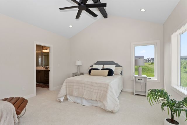 17425 Oakwood Drive, Urbandale, IA 50323