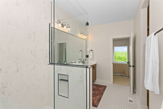 17425 Oakwood Drive, Urbandale, IA 50323