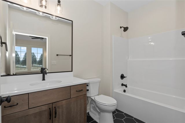 17425 Oakwood Drive, Urbandale, IA 50323