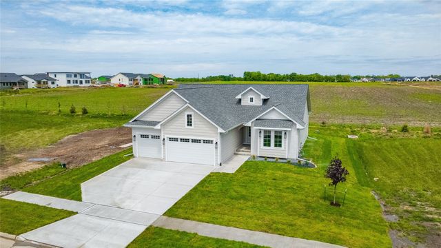 17425 Oakwood Drive, Urbandale, IA 50323