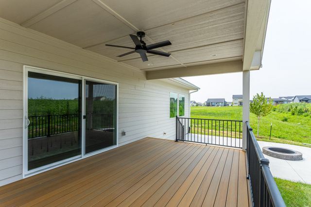 17425 Oakwood Drive, Urbandale, IA 50323