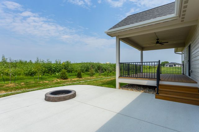 17425 Oakwood Drive, Urbandale, IA 50323