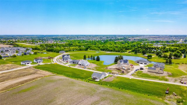 17425 Oakwood Drive, Urbandale, IA 50323