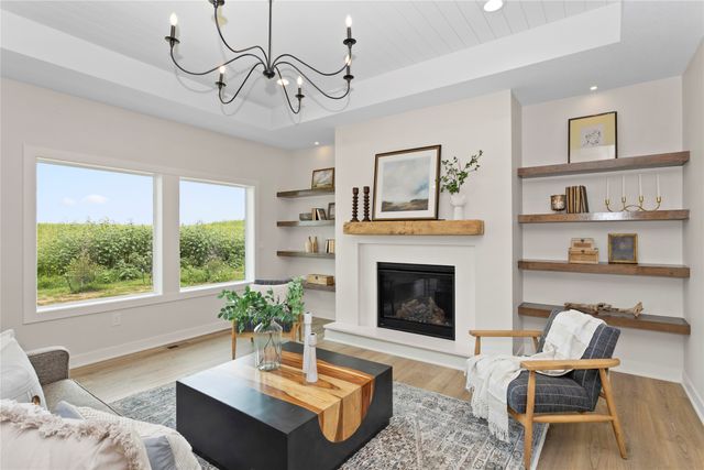 17425 Oakwood Drive, Urbandale, IA 50323