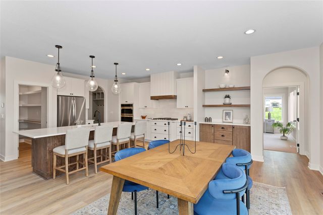 17425 Oakwood Drive, Urbandale, IA 50323