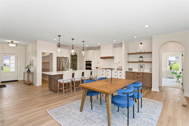 17425 Oakwood Drive, Urbandale, IA 50323