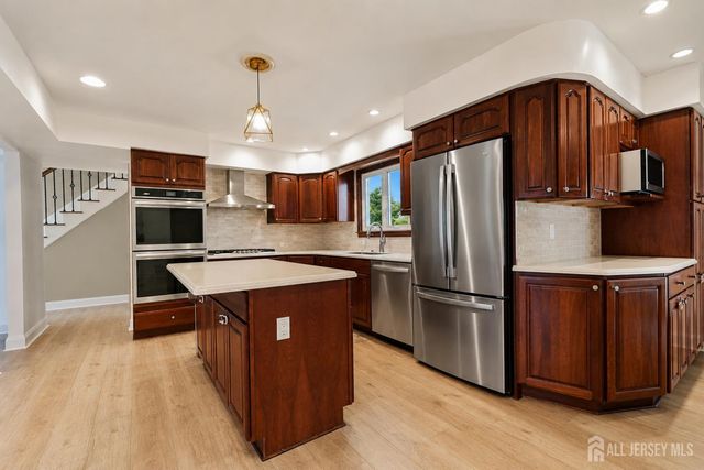 14 Kilmer Drive, Manalapan, NJ 07726