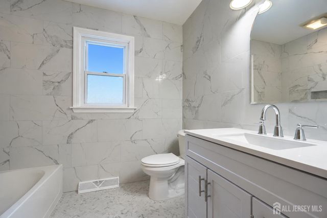 14 Kilmer Drive, Manalapan, NJ 07726