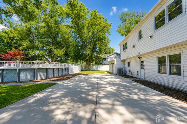 14 Kilmer Drive, Manalapan, NJ 07726