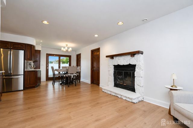 14 Kilmer Drive, Manalapan, NJ 07726