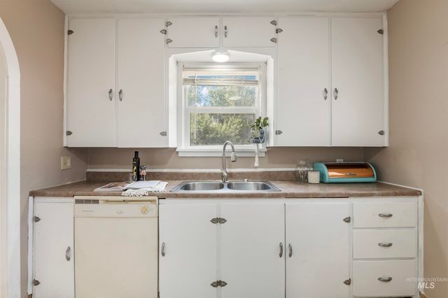 671 Notus Rd, Notus, ID 83656