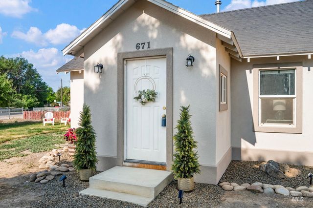671 Notus Rd, Notus, ID 83656
