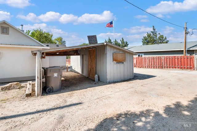 671 Notus Rd, Notus, ID 83656