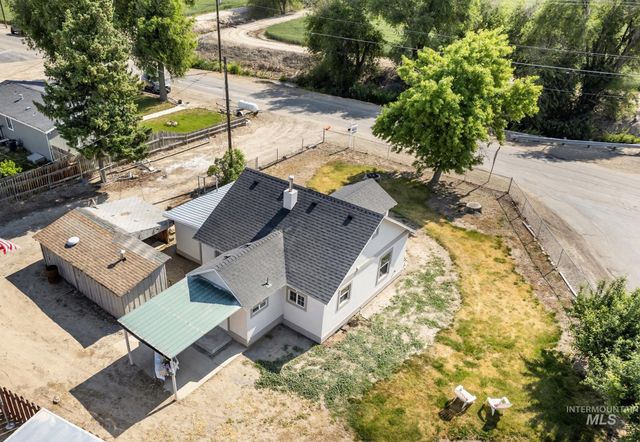 671 Notus Rd, Notus, ID 83656