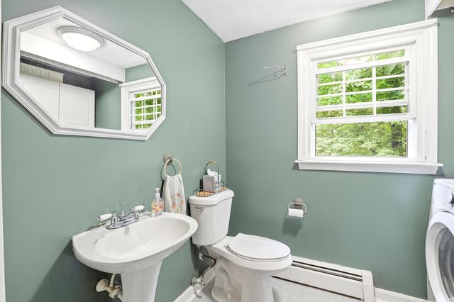 9 King Edward Drive, Londonderry, NH 03053
