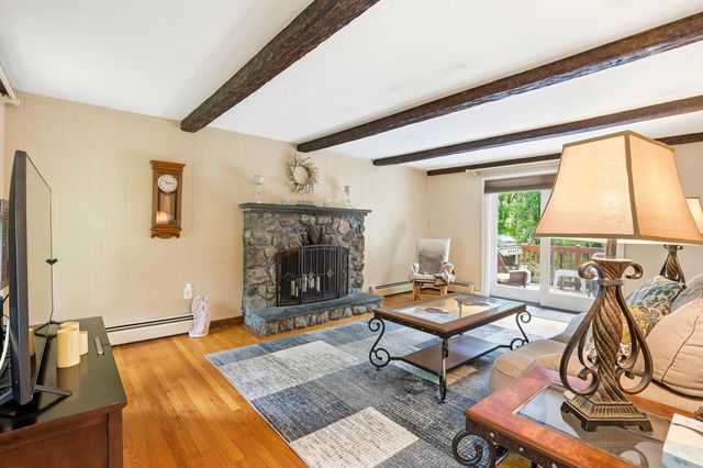 9 King Edward Drive, Londonderry, NH 03053