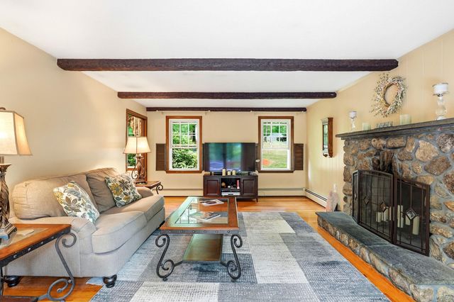 9 King Edward Drive, Londonderry, NH 03053