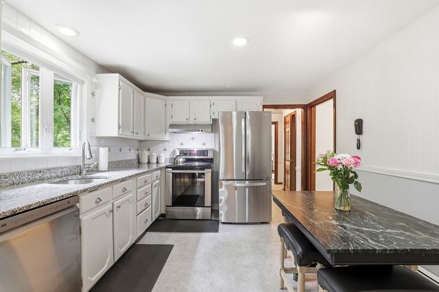9 King Edward Drive, Londonderry, NH 03053