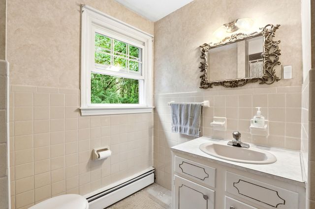 9 King Edward Drive, Londonderry, NH 03053
