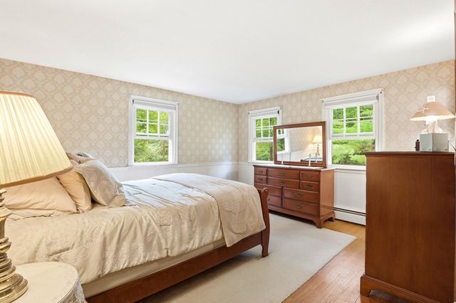 9 King Edward Drive, Londonderry, NH 03053