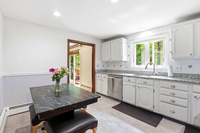 9 King Edward Drive, Londonderry, NH 03053