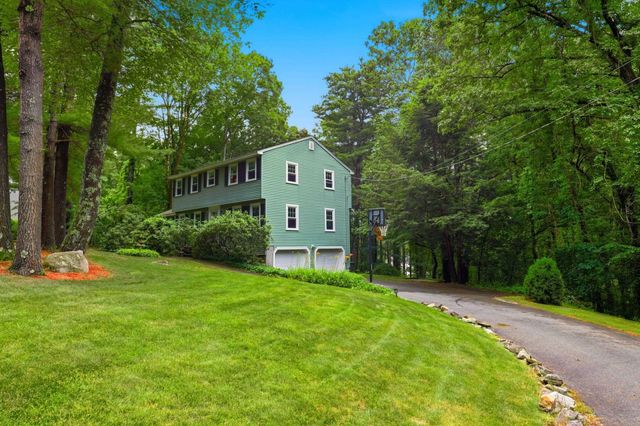 9 King Edward Drive, Londonderry, NH 03053