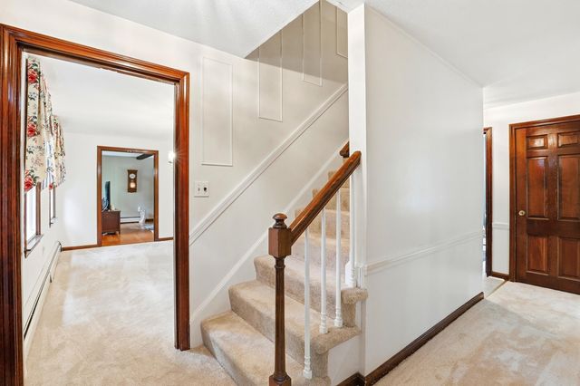 9 King Edward Drive, Londonderry, NH 03053