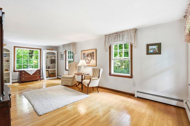 9 King Edward Drive, Londonderry, NH 03053