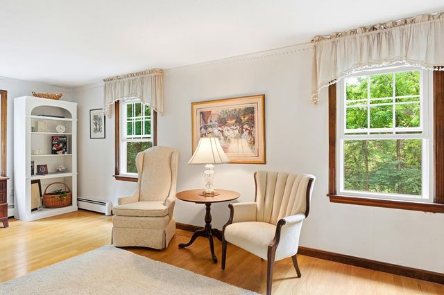 9 King Edward Drive, Londonderry, NH 03053