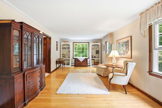 9 King Edward Drive, Londonderry, NH 03053