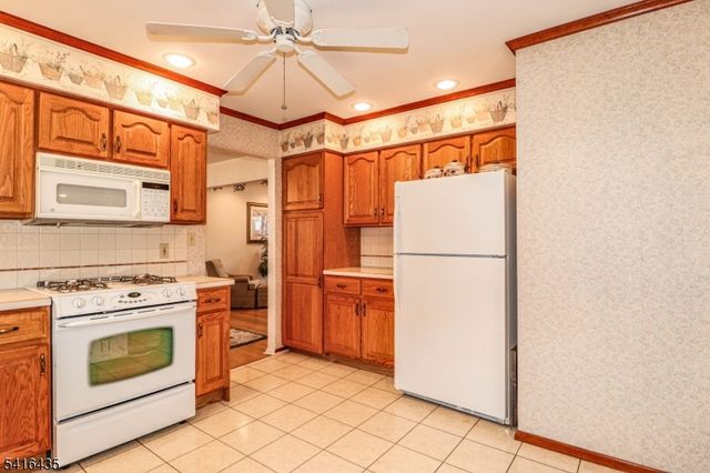 34 Timberlane Dr, Woodbridge Twp., NJ 07067