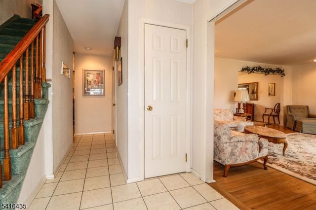 34 Timberlane Dr, Woodbridge Twp., NJ 07067