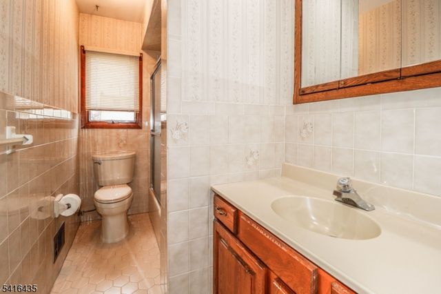 34 Timberlane Dr, Woodbridge Twp., NJ 07067