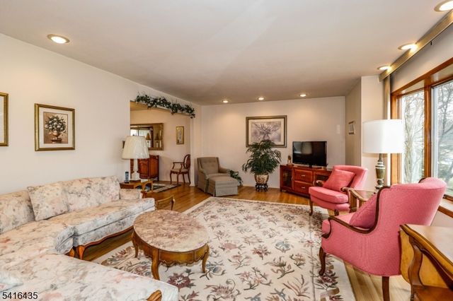 34 Timberlane Dr, Woodbridge Twp., NJ 07067