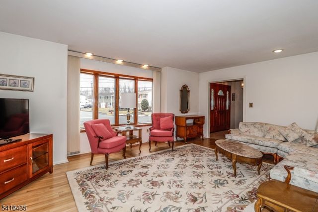 34 Timberlane Dr, Woodbridge Twp., NJ 07067