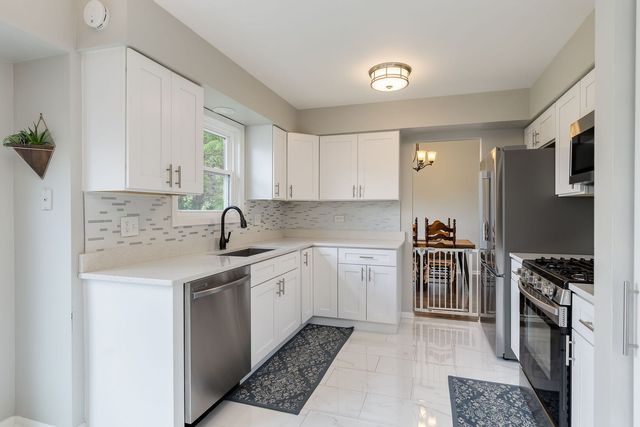 200 Heath Place, Westmont, IL 60559