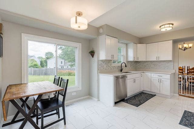 200 Heath Place, Westmont, IL 60559