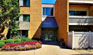 950 E. Rue De La Banque, Creve Coeur, MO 63141