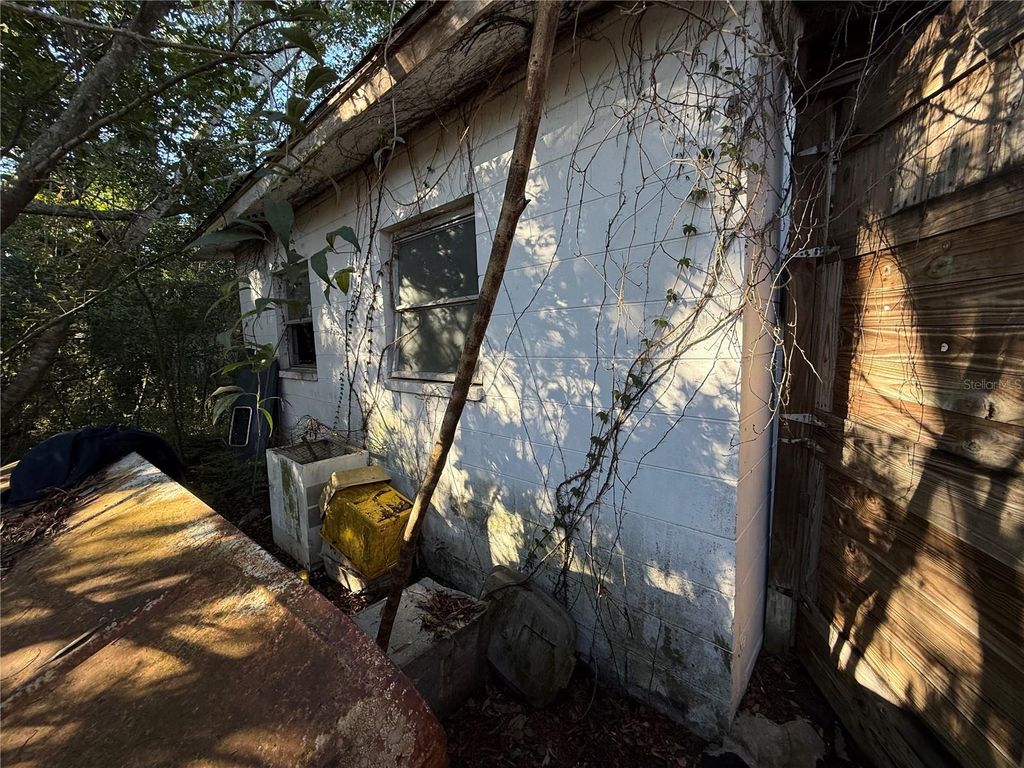 Image 3 of property listing at 2327 EVERETT STREET, Lakeland, FL 33801