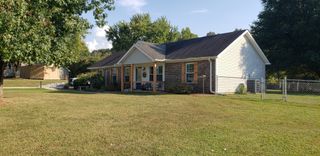 1014 Willowbank Dr, Ashland City, TN 37015