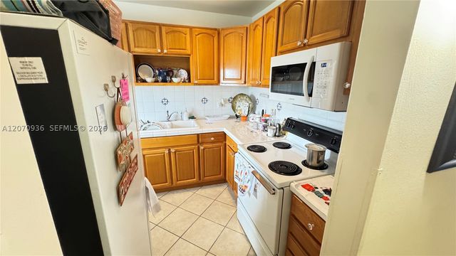 2200 Park Ln 311, Hollywood, FL 33021